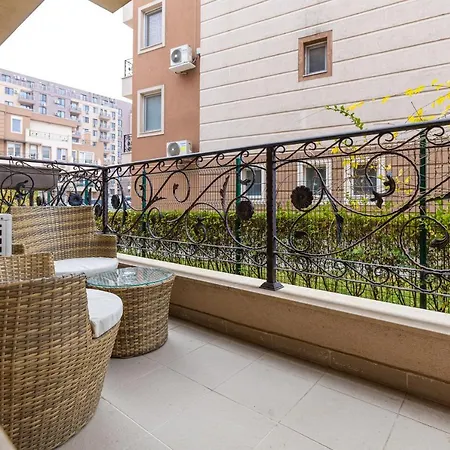 Bright & Cozy 1bd Flat With A Terrace And Parking By Flat Mаnager * プロヴディフ