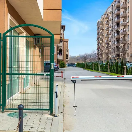 Διαμέρισμα Bright & Cozy 1bd Flat With A Terrace And Parking By Flat Mаnager